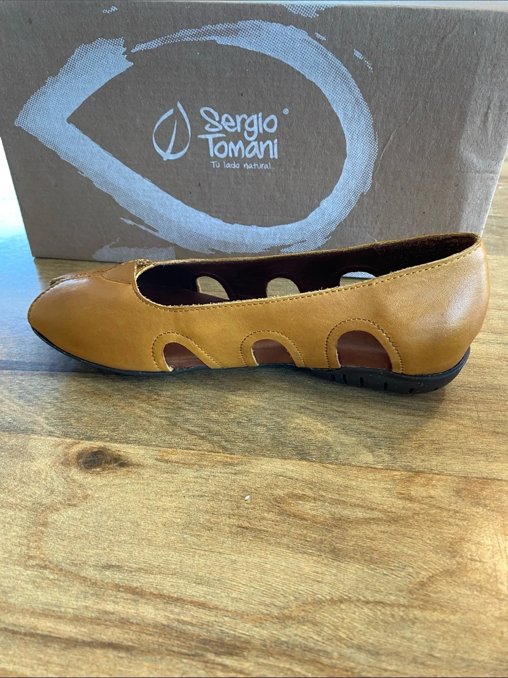Sergio Tomani Women’s Tan Leather Peep-Toe Flats